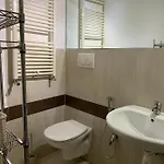 Ground Floor Center 85 Apartment