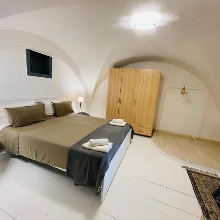 Ground Floor Center 85 باري