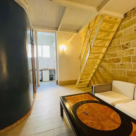 Ground Floor Center 85 Apartment