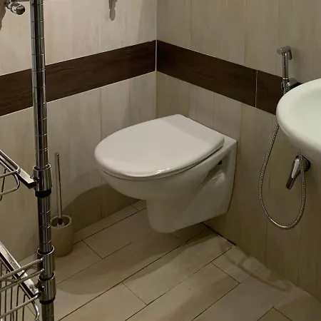 Ground Floor Center 85 Apartment