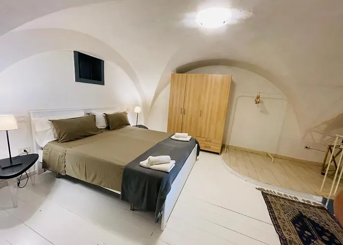 Ground Floor Center 85 باري