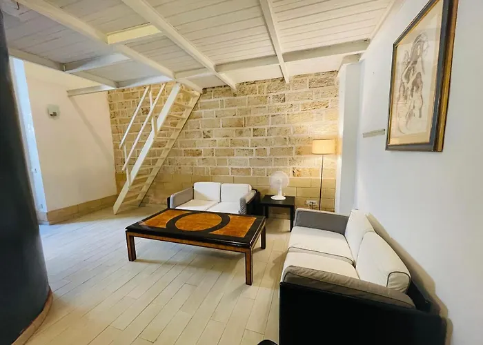 Ground Floor Center 85