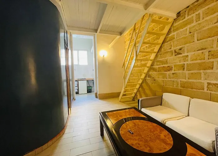 Ground Floor Center 85 شقة